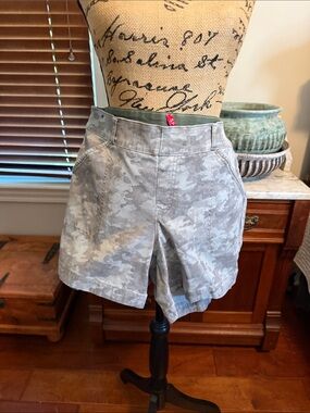 SPANX Light Gray Camouflage High-Rise Short
